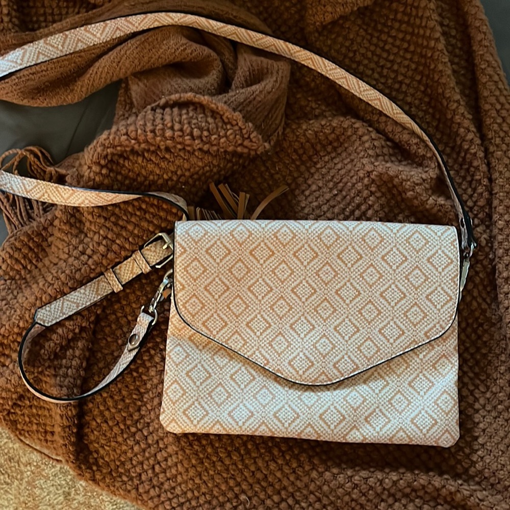 Francesca’s boho geometric handbag
